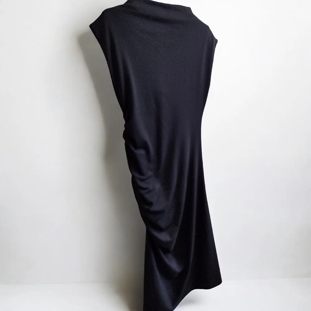 Elegant Black Sleeveless Dress - Picture 5 of 5
